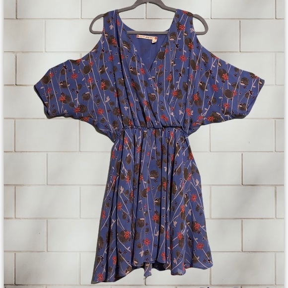 Chelsea & Violet Dresses & Skirts - Chelsea & Violet dress/ cold shoulder Floral dress